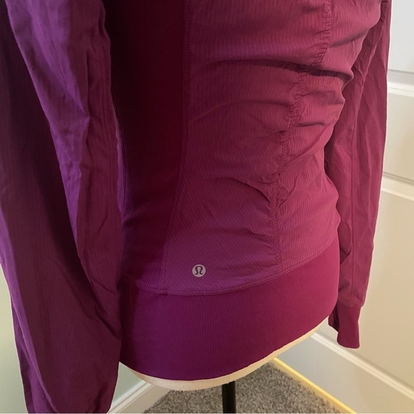 Lululemon In Flux Reversible Jacket in Regal Plum Sz 6 - Picture 10 of 14